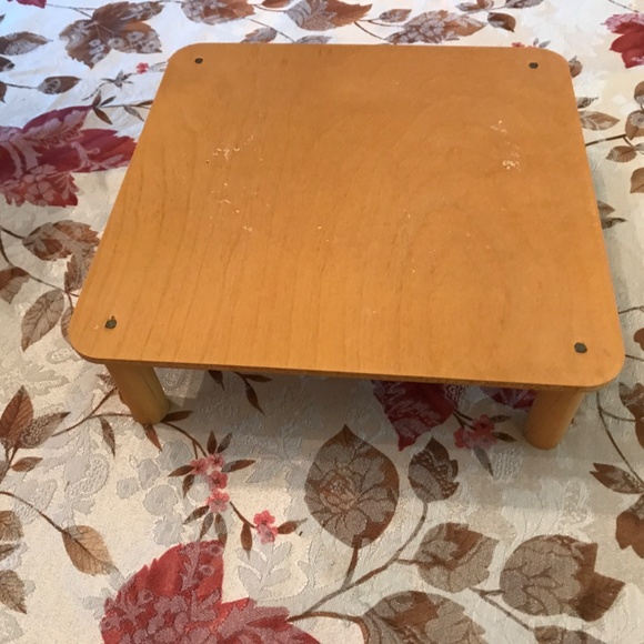 Longaberger Basket with lid, liner, and riser - Picture 5 of 5